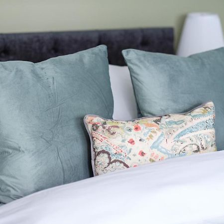 Dickens Suite- Cozy Suite 15Min Close To Gatwick Crawley  Exterior photo